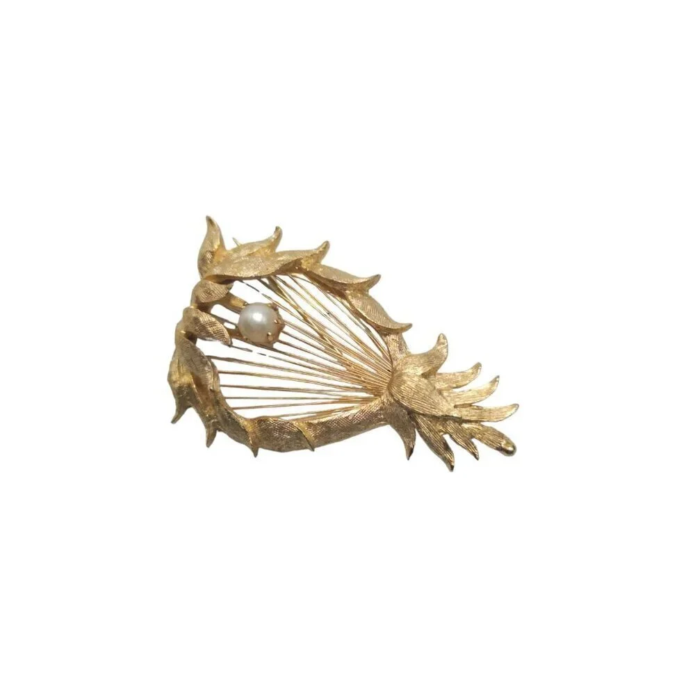 Brooks Texture Faux Pearl Pineapple Brooch Pin Openwork Gold Tone Vintage
